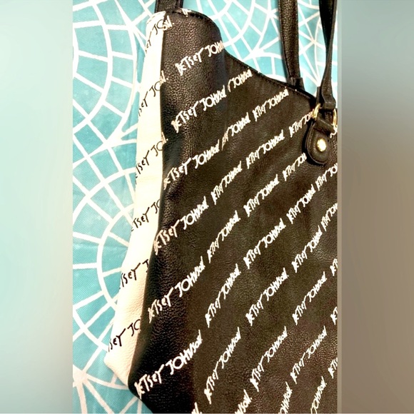 Betsey Johnson black and white tote bag.
Reversible NWOT - Picture 4 of 10
